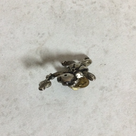 Pewter teddy bear holding shamrock pin - Picture 4 of 7